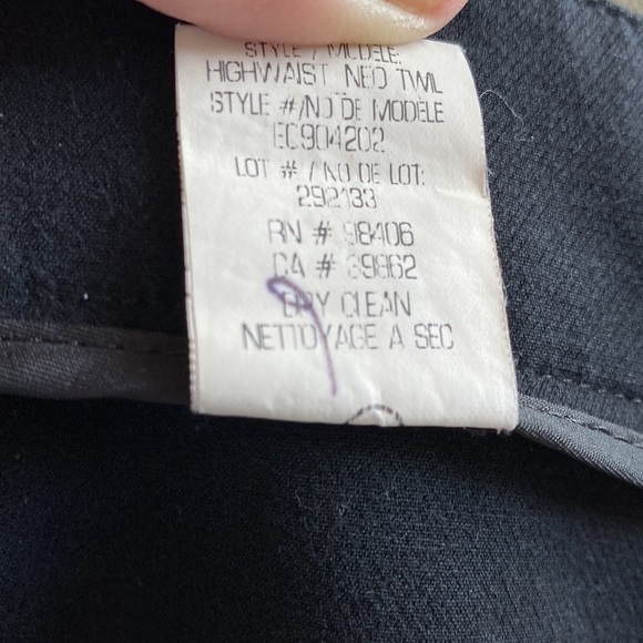 Theory high waisted pants with ankle zippers. Size 2.
C - Picture 11 of 16